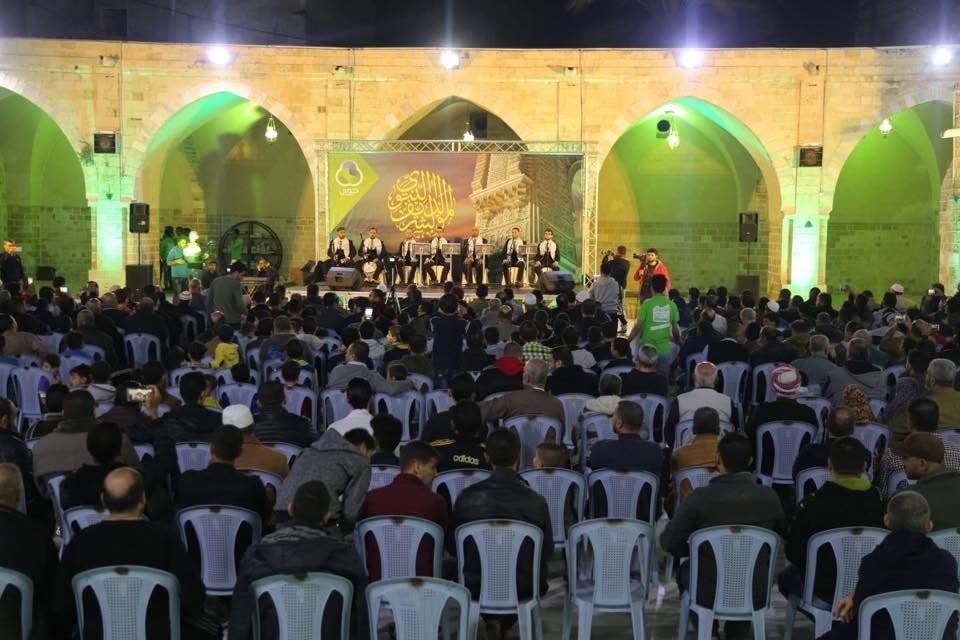 Ramadan night of religious chanting on a Jawwal-branded stage
