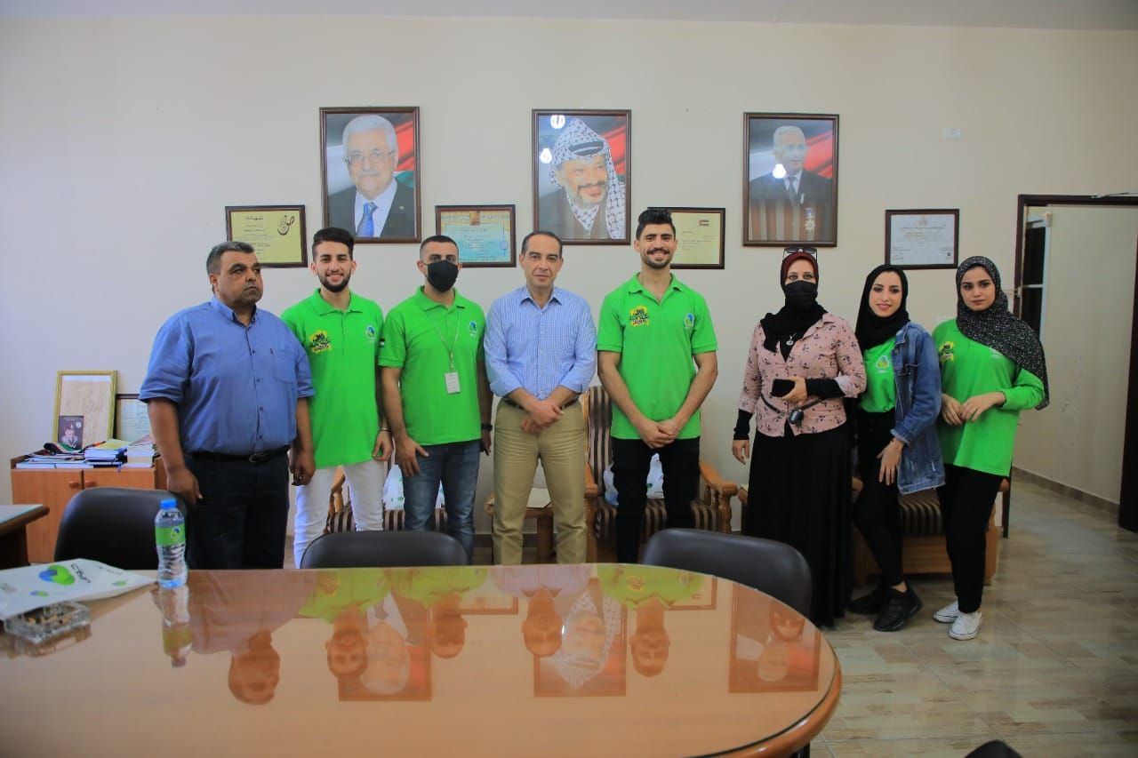 Meeting the president of Al-Quds Open University about the Ana Jawwal program