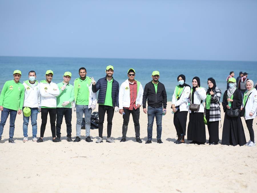 Beach clean-up volunteering day with the ambassador team