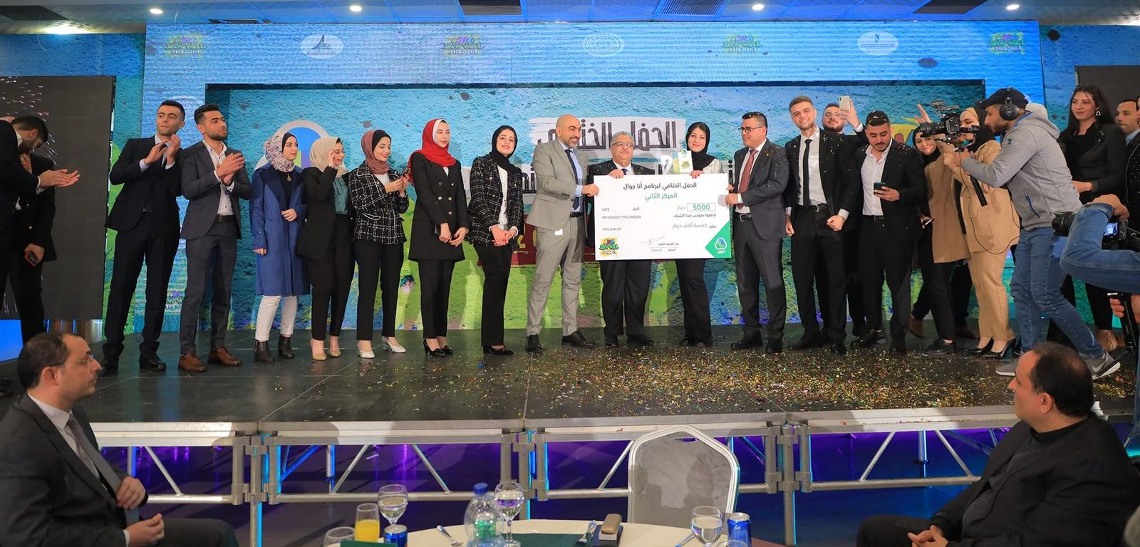 The second-place team receives its 5,000 JOD prize at the Ana Jawwal closing ceremony